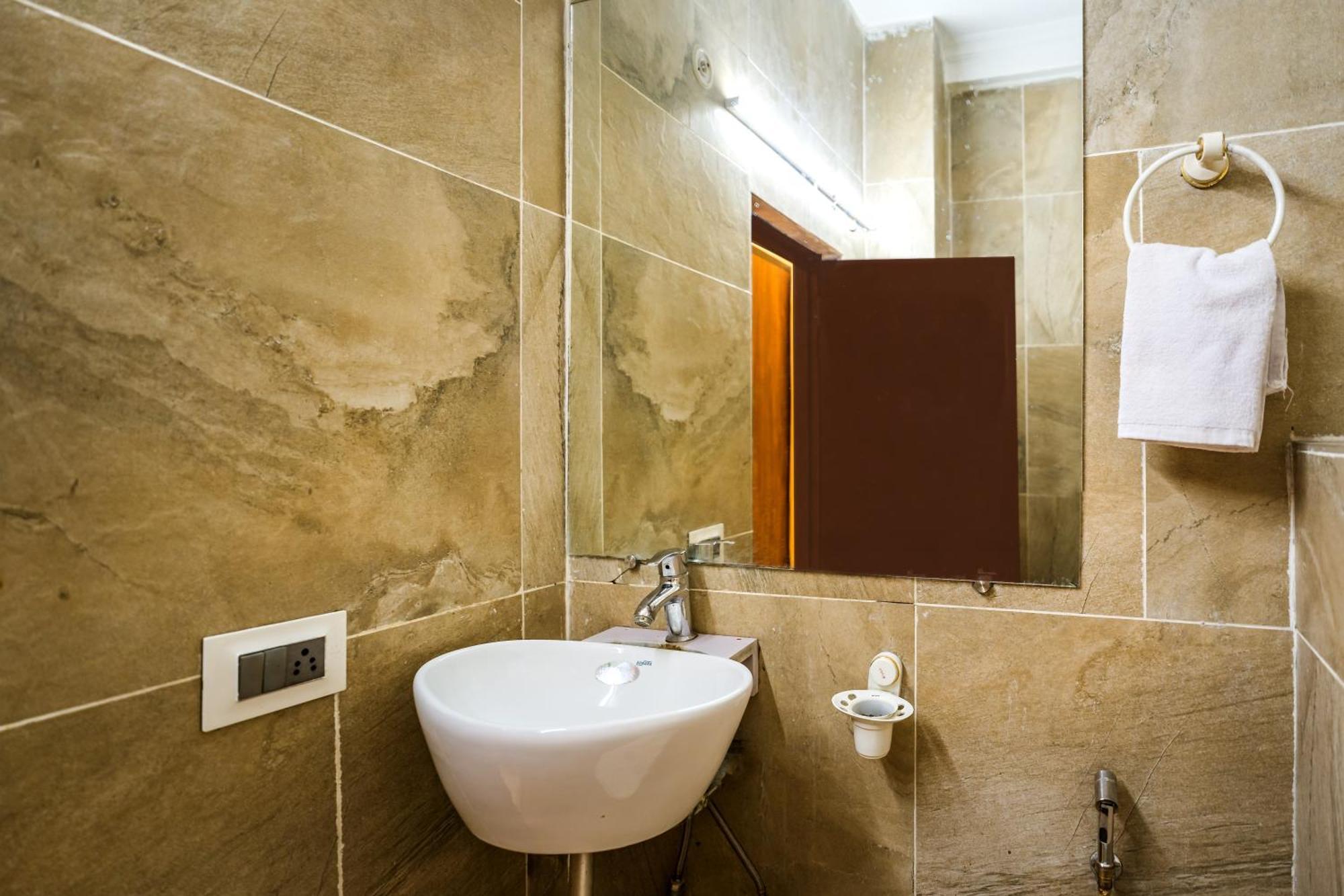 Tripli Hotels Silver Shine Varanasi Exterior photo