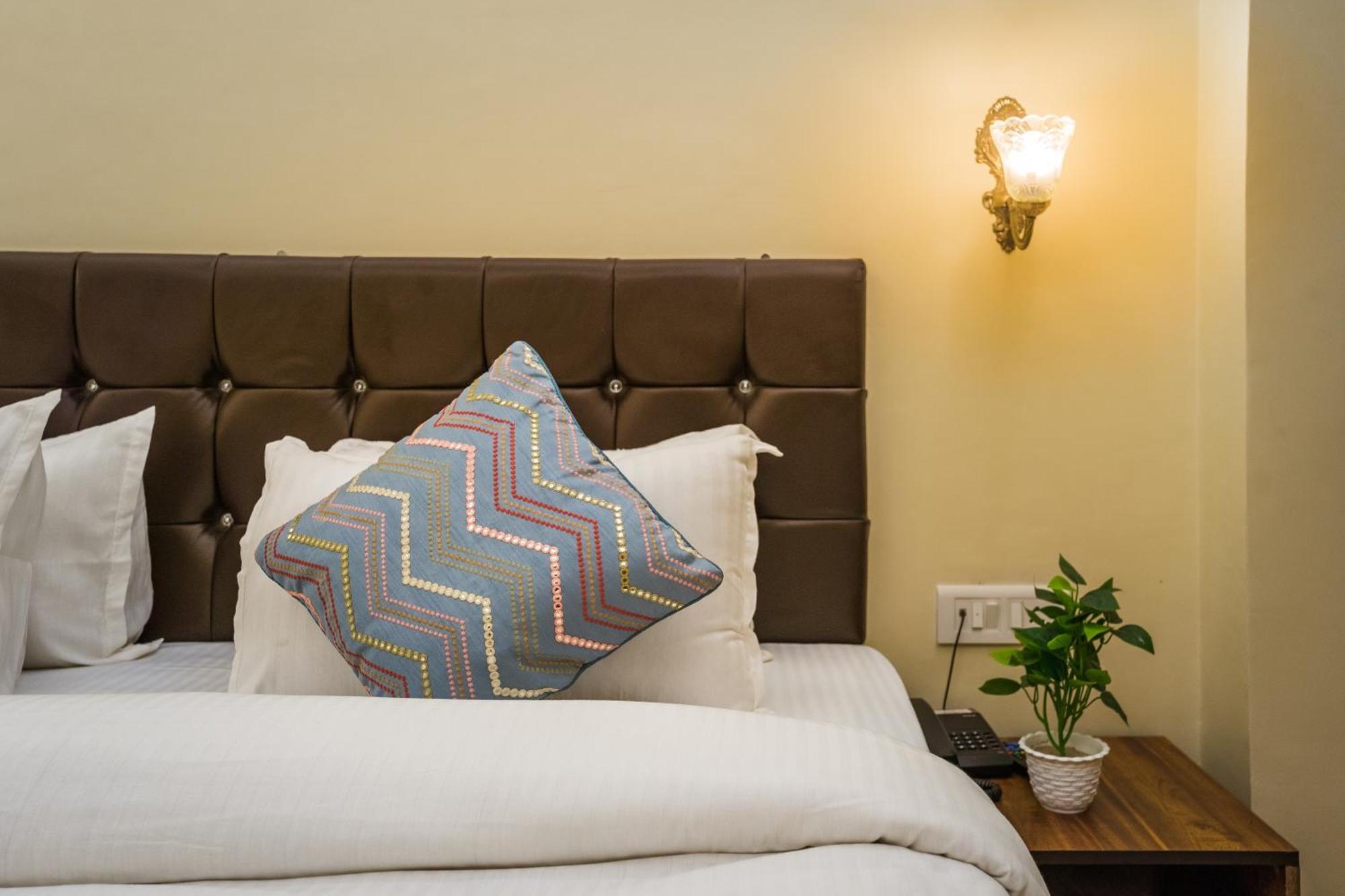 Tripli Hotels Silver Shine Varanasi Exterior photo