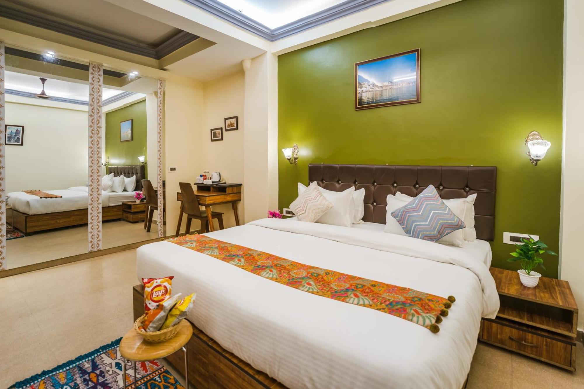 Tripli Hotels Silver Shine Varanasi Exterior photo