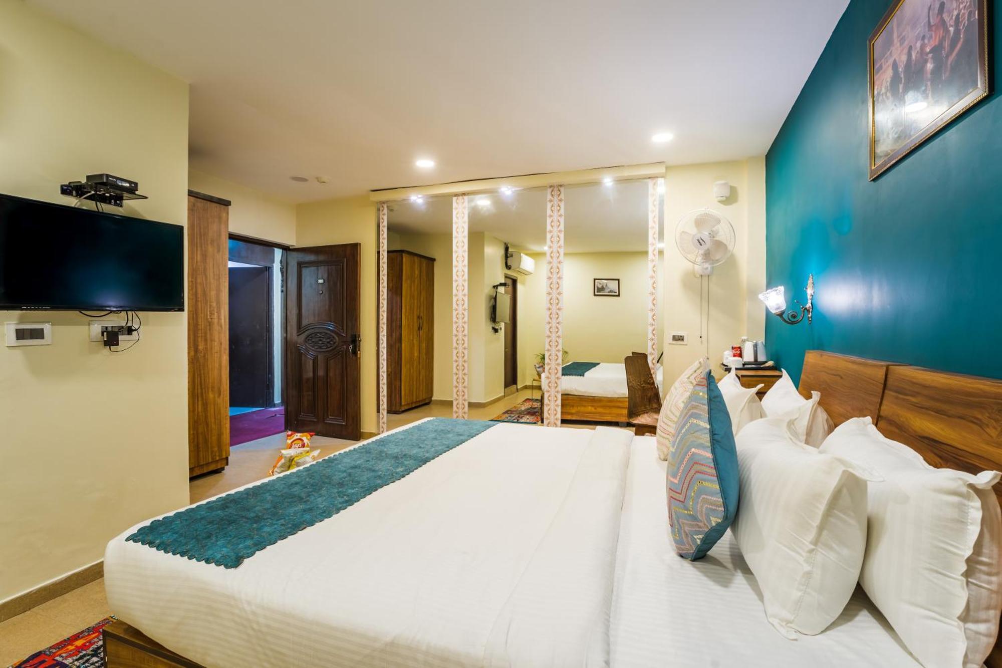 Tripli Hotels Silver Shine Varanasi Exterior photo