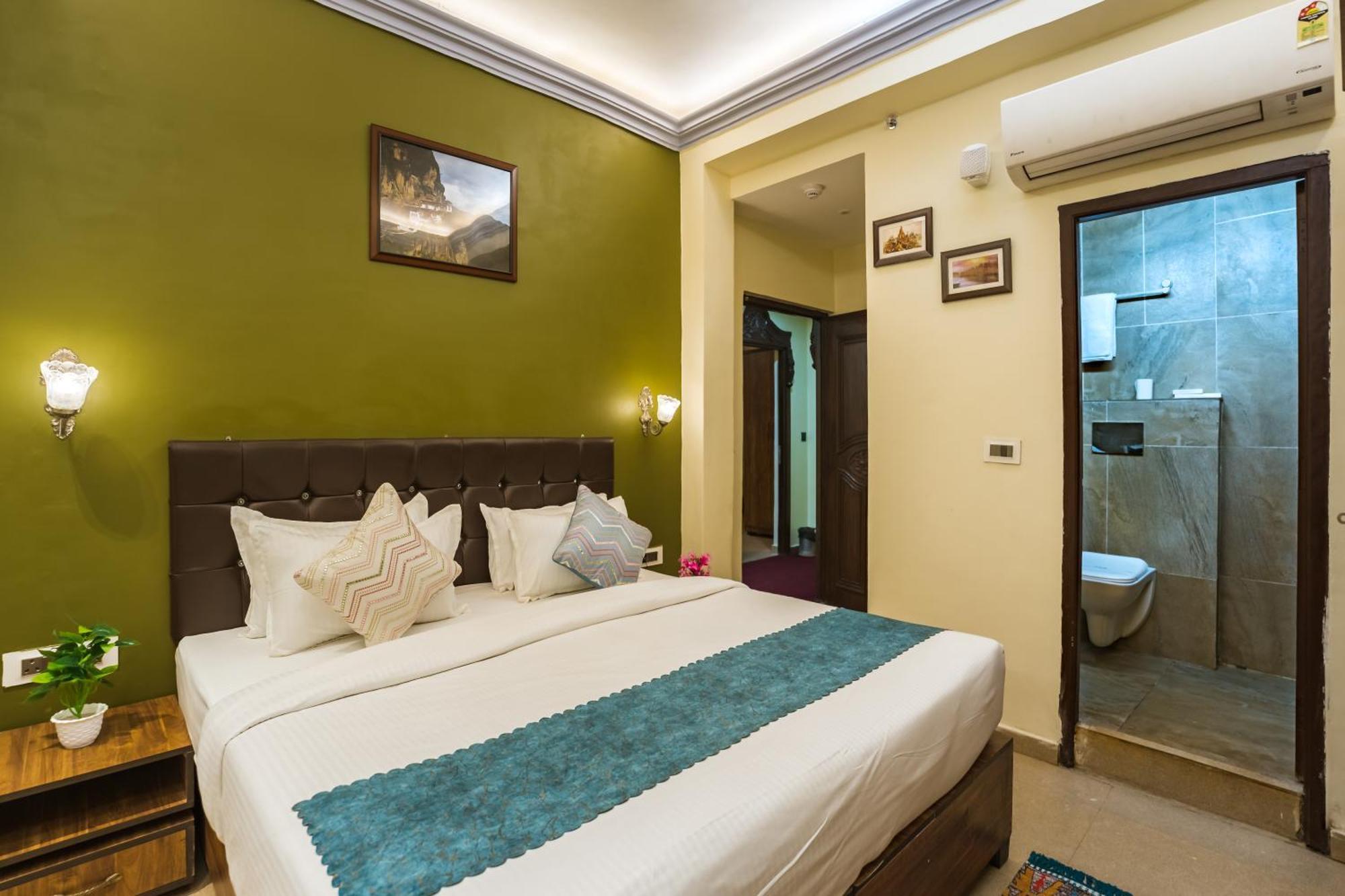 Tripli Hotels Silver Shine Varanasi Exterior photo