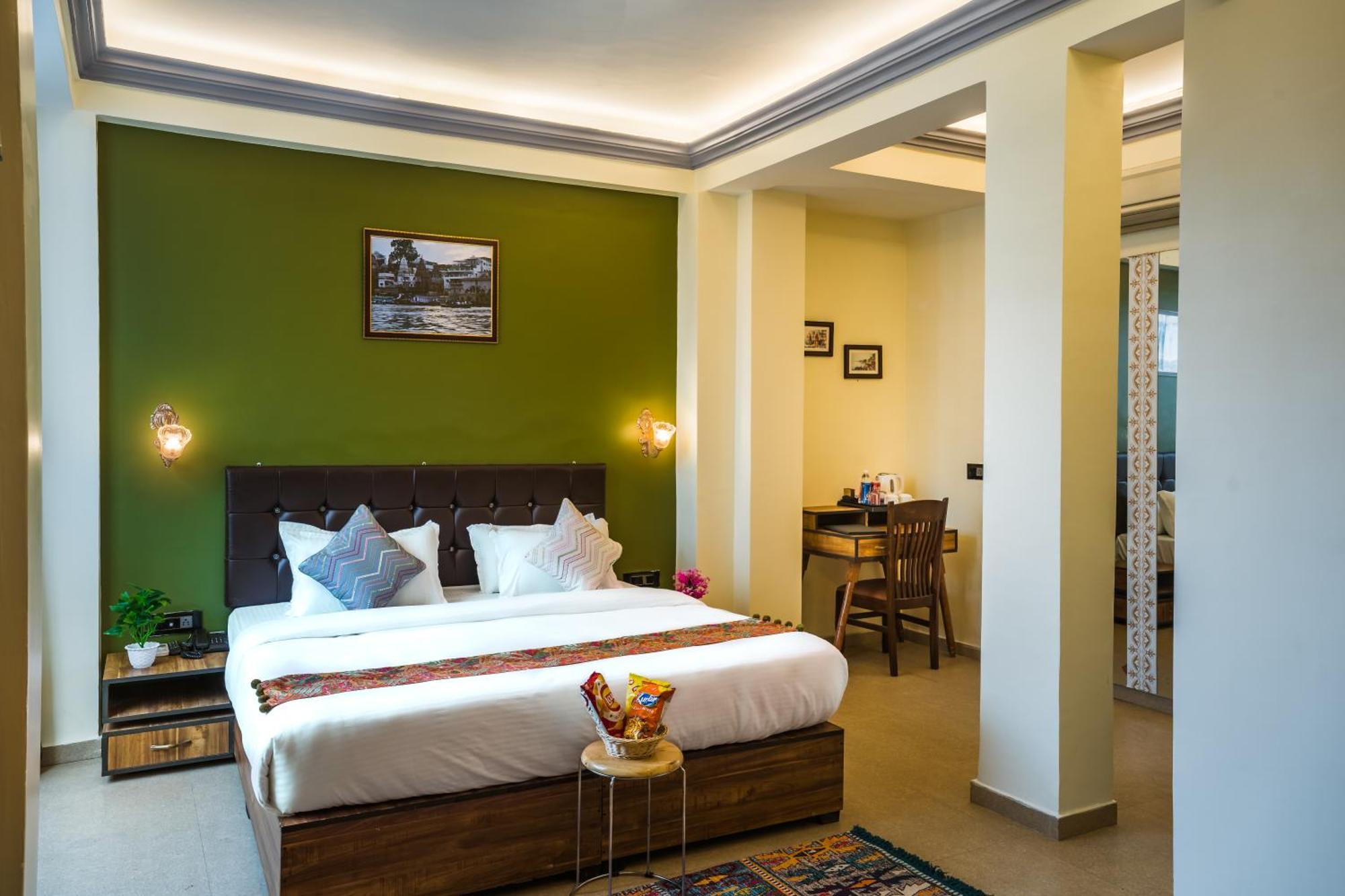 Tripli Hotels Silver Shine Varanasi Exterior photo