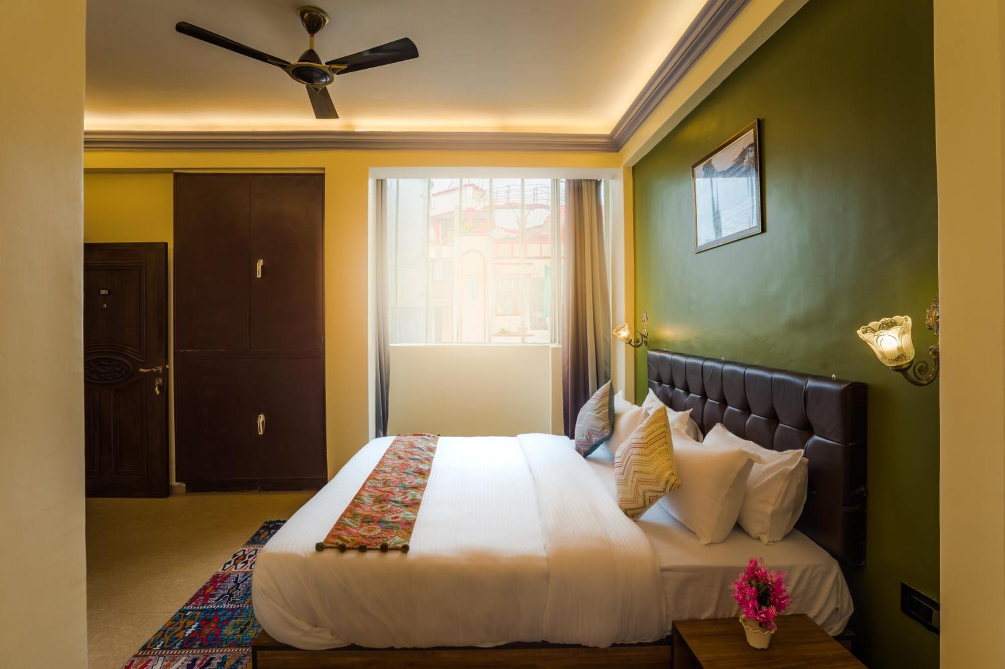 Tripli Hotels Silver Shine Varanasi Exterior photo