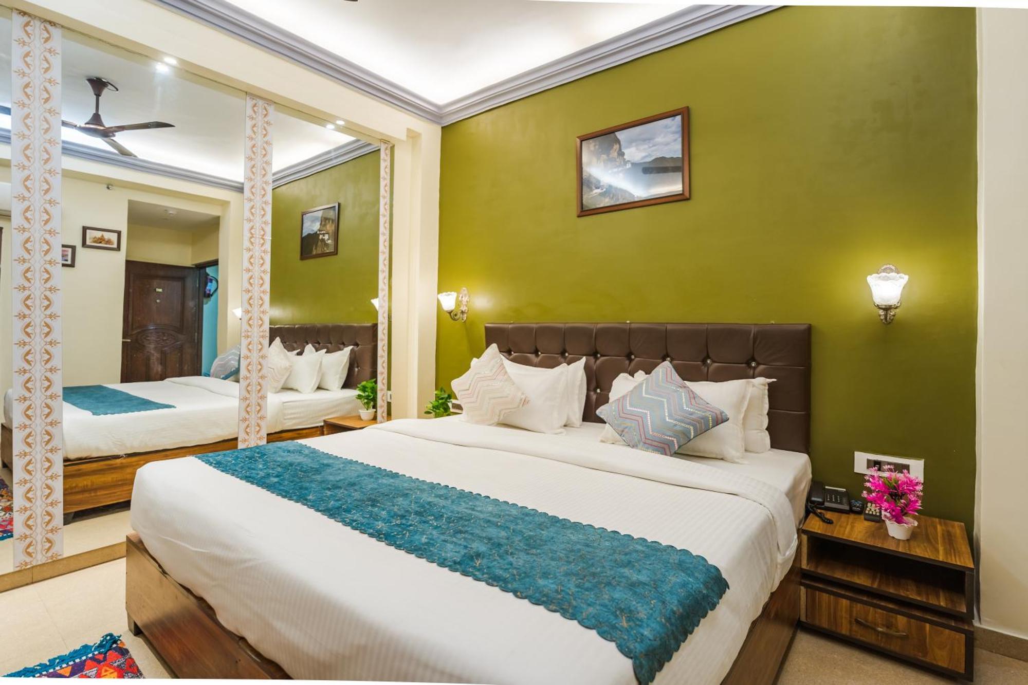 Tripli Hotels Silver Shine Varanasi Exterior photo