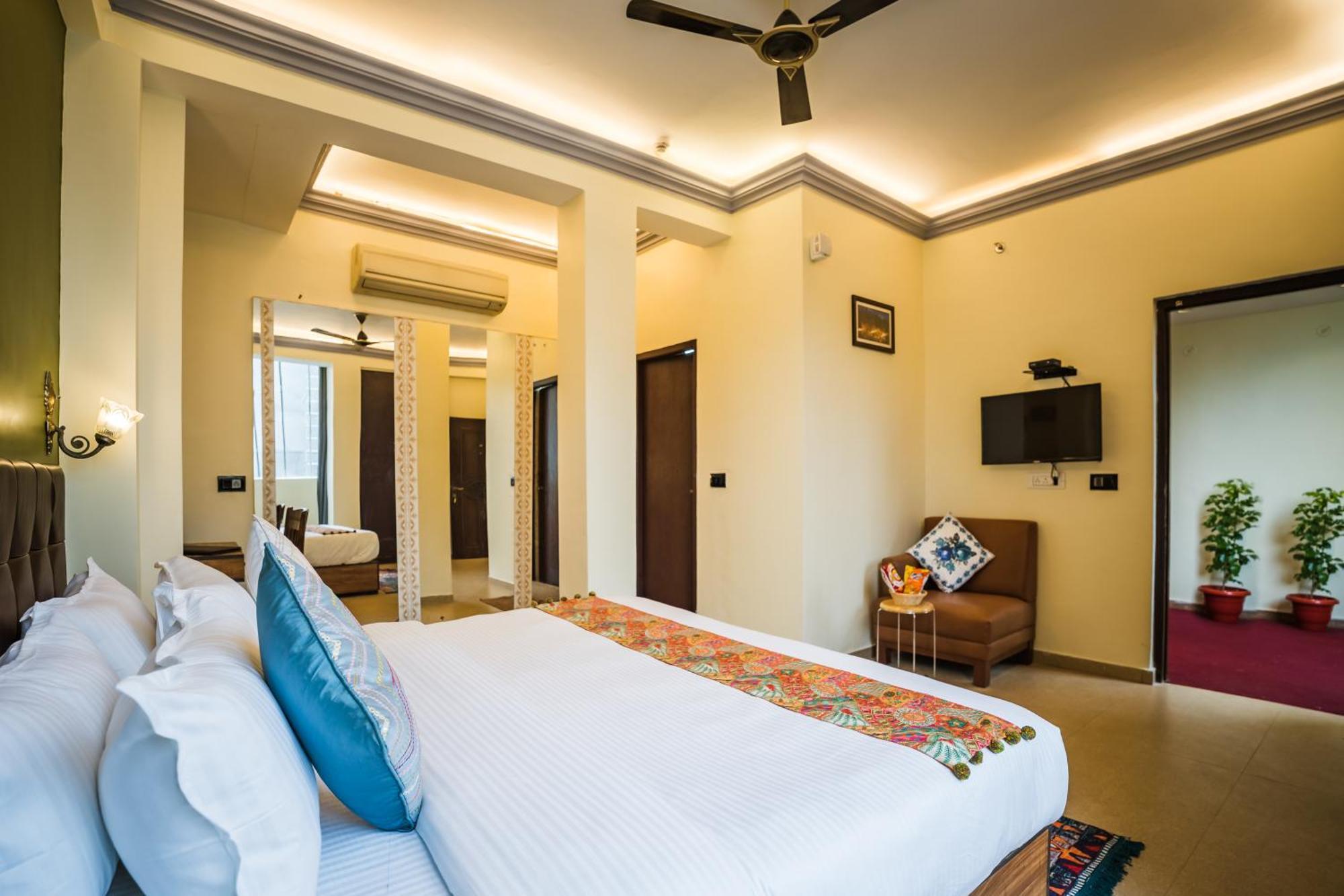 Tripli Hotels Silver Shine Varanasi Exterior photo