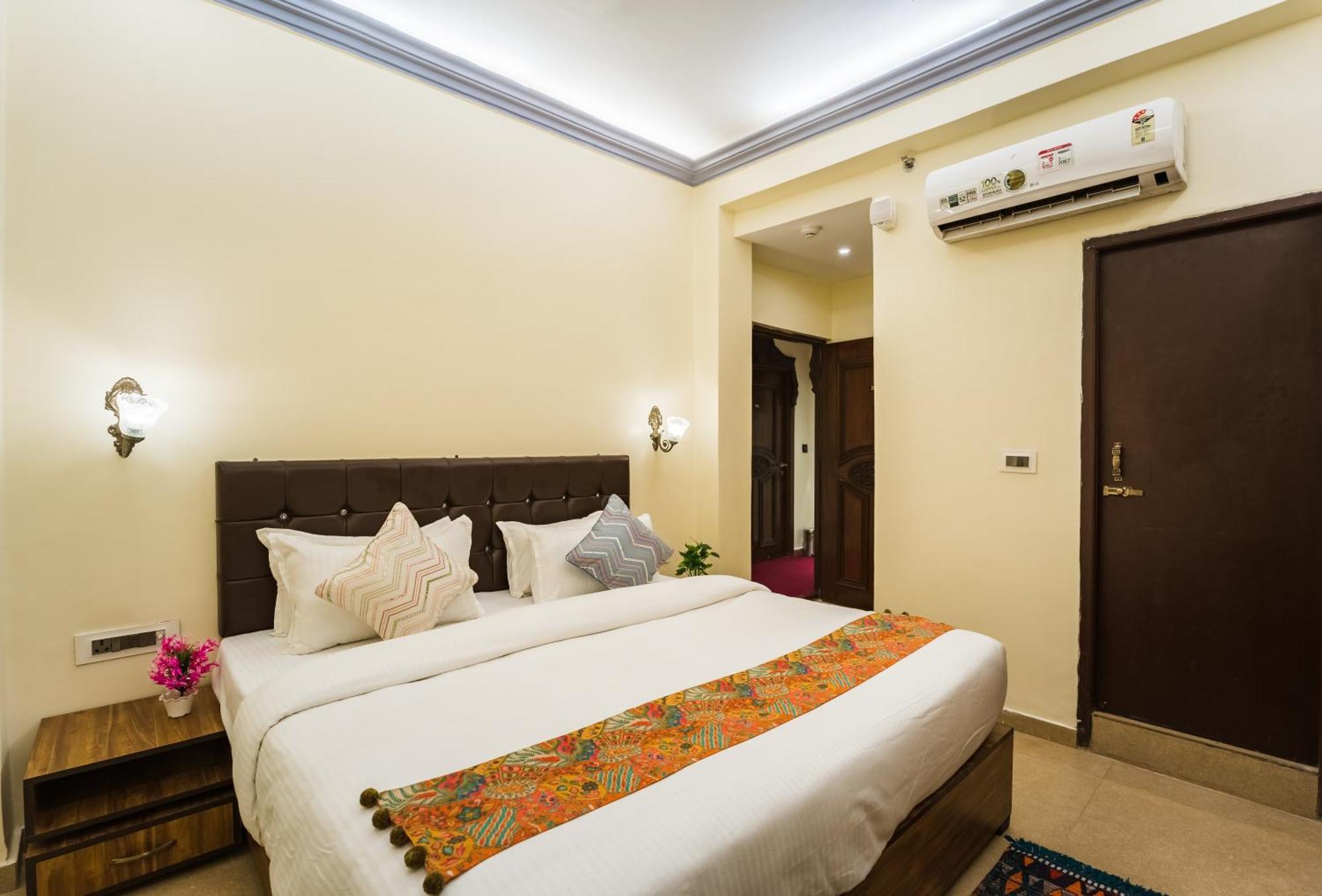 Tripli Hotels Silver Shine Varanasi Exterior photo