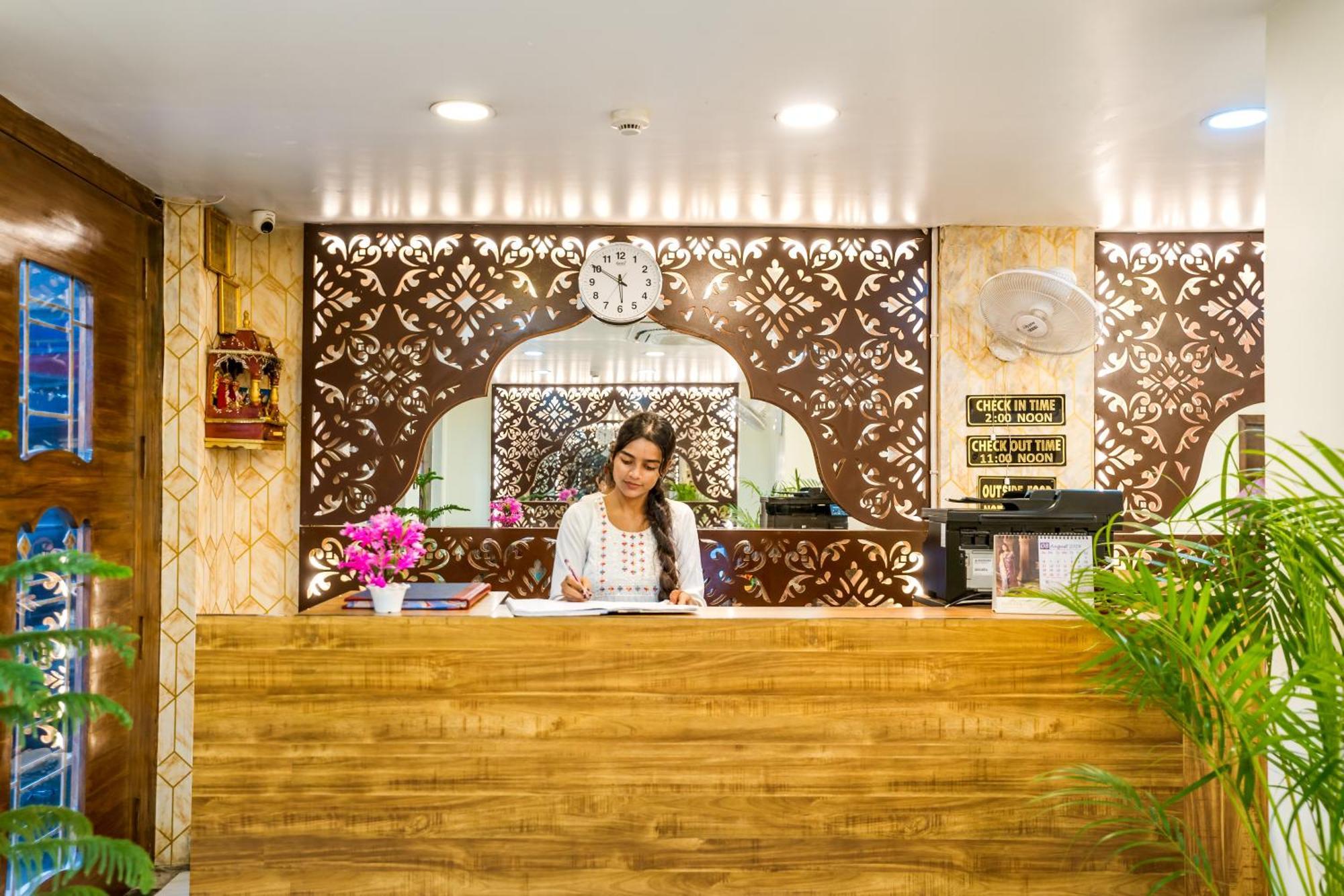 Tripli Hotels Silver Shine Varanasi Exterior photo